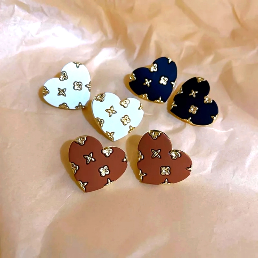 14K Hold Plated Little Flower Design Heart Earrings